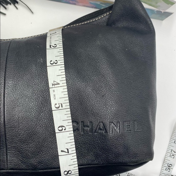 Authentic vintage Chanel leather hobo purse - Picture 10 of 11